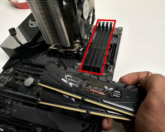 మదర్బోర్డులో రామ్ స్లాట్లు